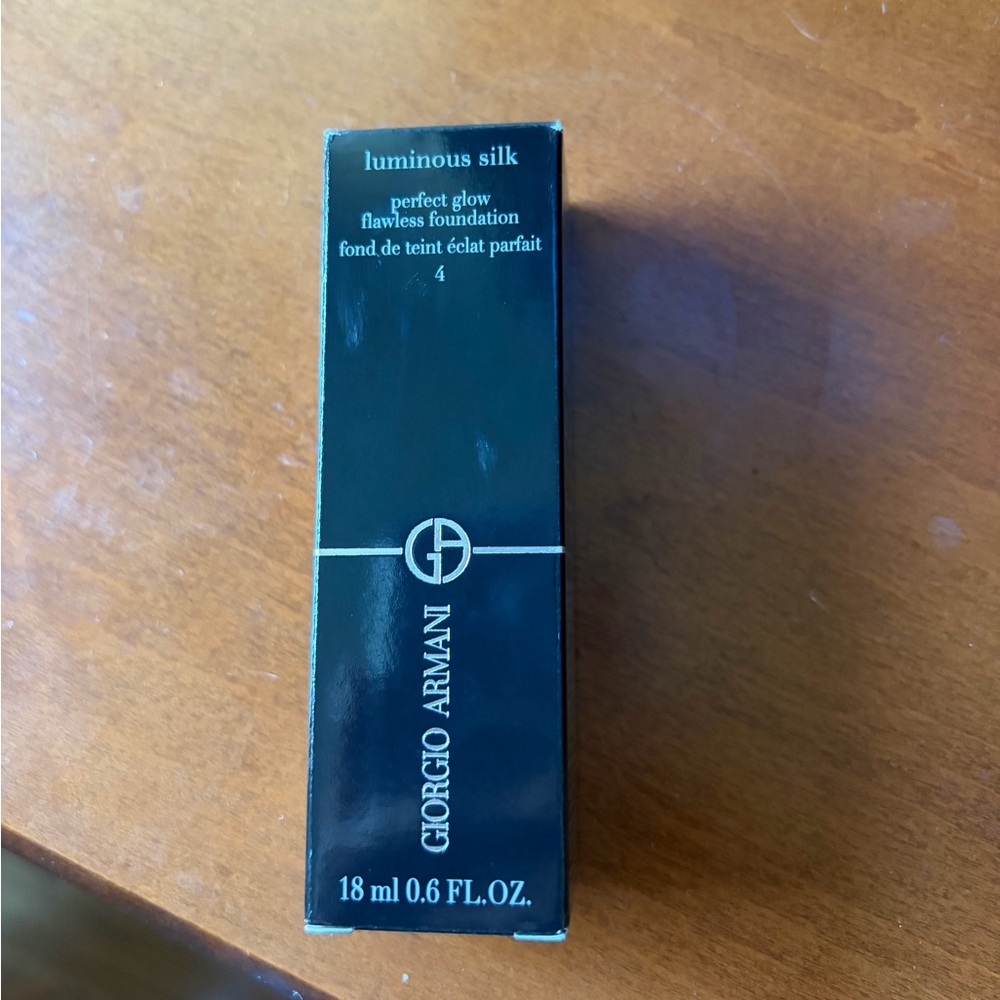 Armani luminous silk mini perfect glow flawless foundation shade 4